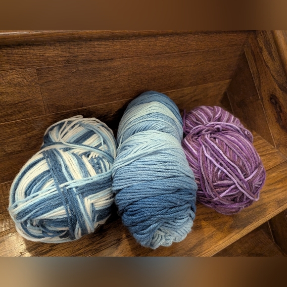 Verigated Yarn Bundle Acylic Gradient Blue Red Heart & White/Blue, Purples 420 G - Picture 2 of 10